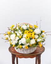 Коллекция Май. Корзина цветов, наполненная светом