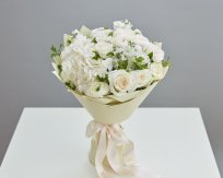Коллекция Март. Классический букет из превосходных белых цветов