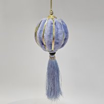 Голубой бархатный шар с кисточкой Karlsbach