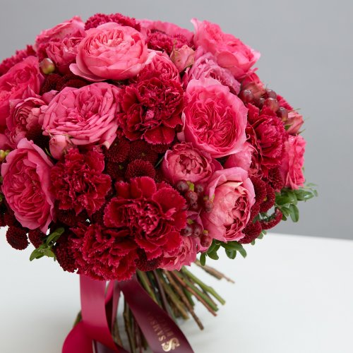 Коллекция Февраль. Малиновый букет с роскошными розами