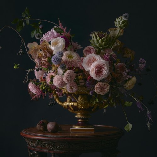 Коллекция Август. Роскошная цветочная композиция в вазе