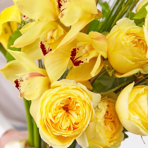 Коллекция Июль. Букет с шикарными солнечными орхидеями и пионовидными розами