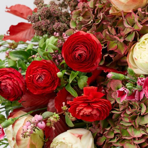 Коллекция Октябрь. Роскошный букет с пионовидными розами